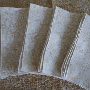 5 Beautiful Gold and Cream Scroll Pattern Cotton Dinner Napkins